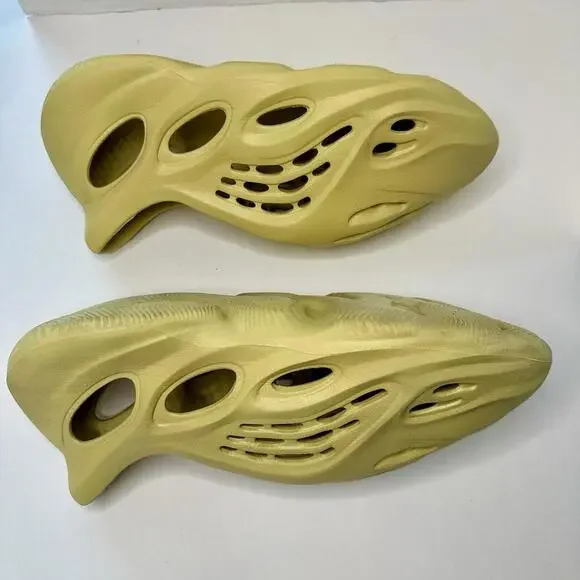 🥂SOLD🥂Adidas Yeezy Foam RNNR Runner in Sulfur, Size 8 - Picture 5 of 9